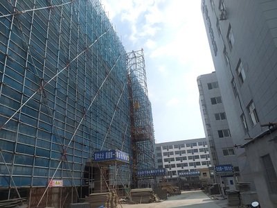 華通一體化智慧工業(yè)園區(qū)新建綜合大樓順利結頂